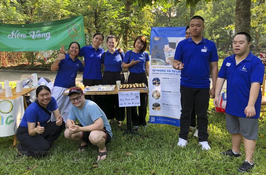 Ngày hội Mùa Thu diễn ra tại Công viên Thống Nhất với mong muốn chia sẻ và truyền cảm hứng tích cực tới những người khuyết tật, bệnh nhân ung thư và chạy thận. Ngày hội Mùa Thu diễn ra tại Công viên Thống Nhất với mong muốn chia sẻ và truyền cảm hứng tích cực tới những người khuyết tật, bệnh nhân ung thư và chạy thận.